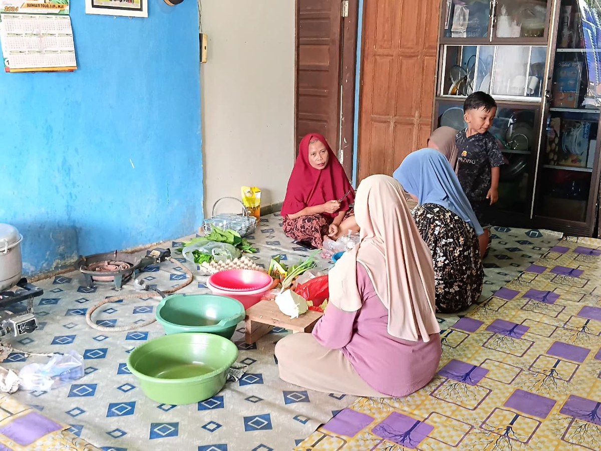Gotong Royong Persiapan "Peringatan Tahun Baru Islam" dan "Pemberian Santunan Anak Yatim Piatu" Desa Mukti Jaya