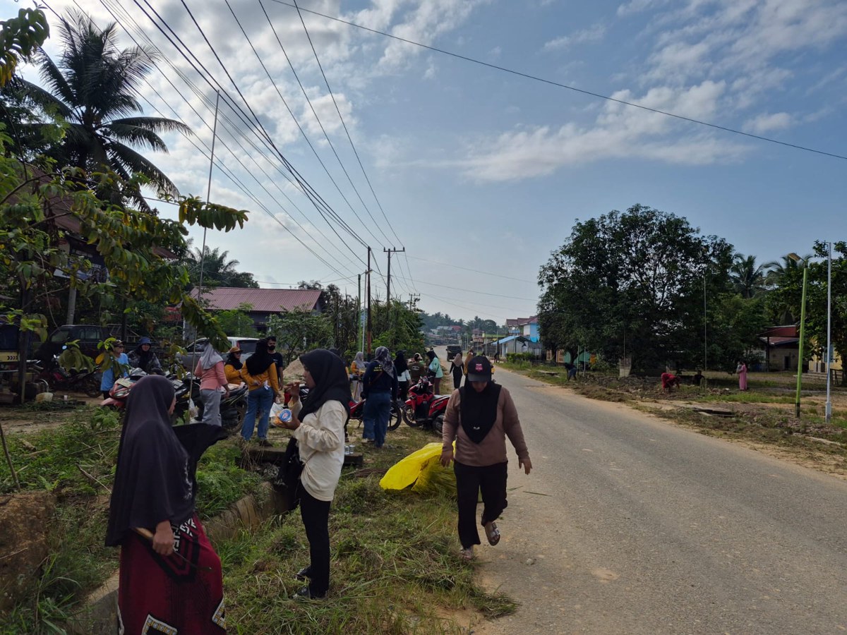 Gotong Royong RT 04 DAN RT 05 Desa Mukti Jaya