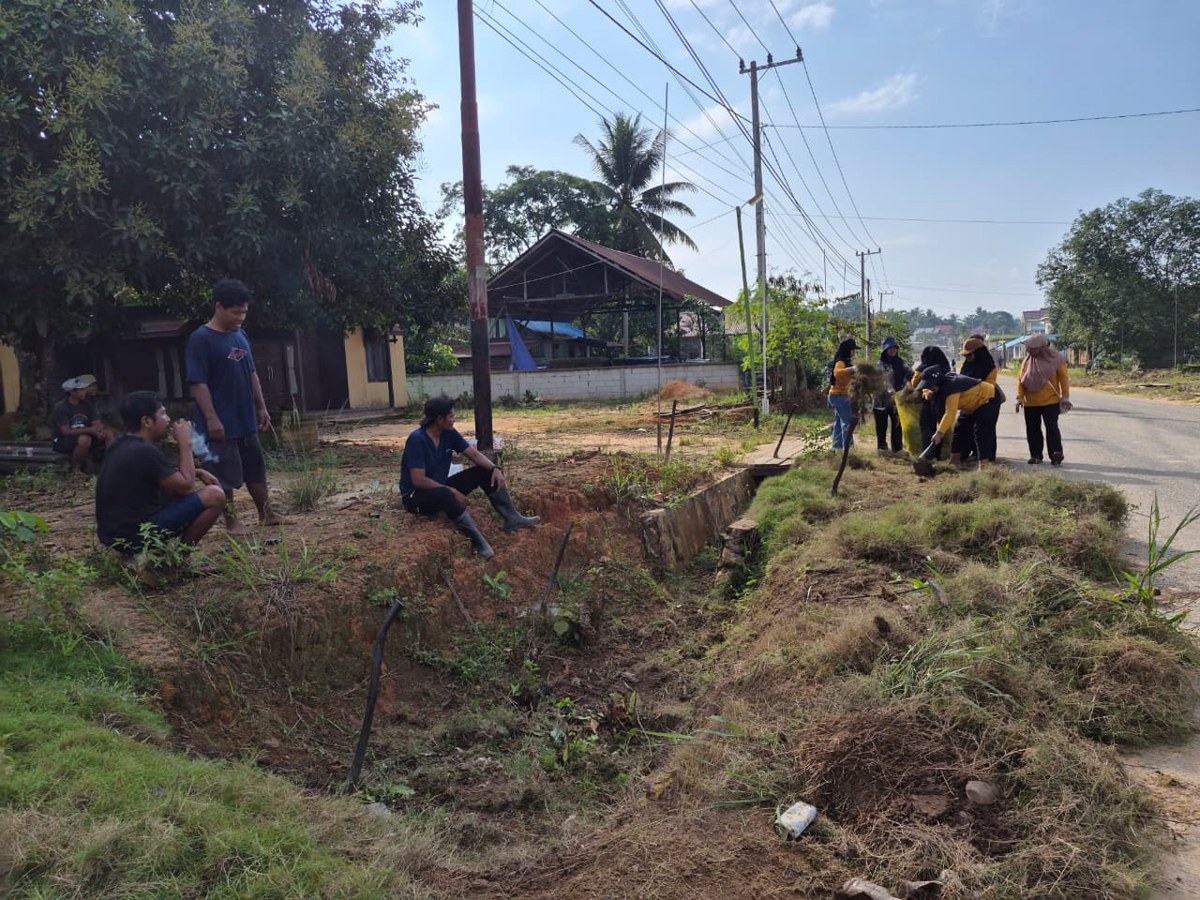 Gotong Royong RT 04 DAN RT 05 Desa Mukti Jaya