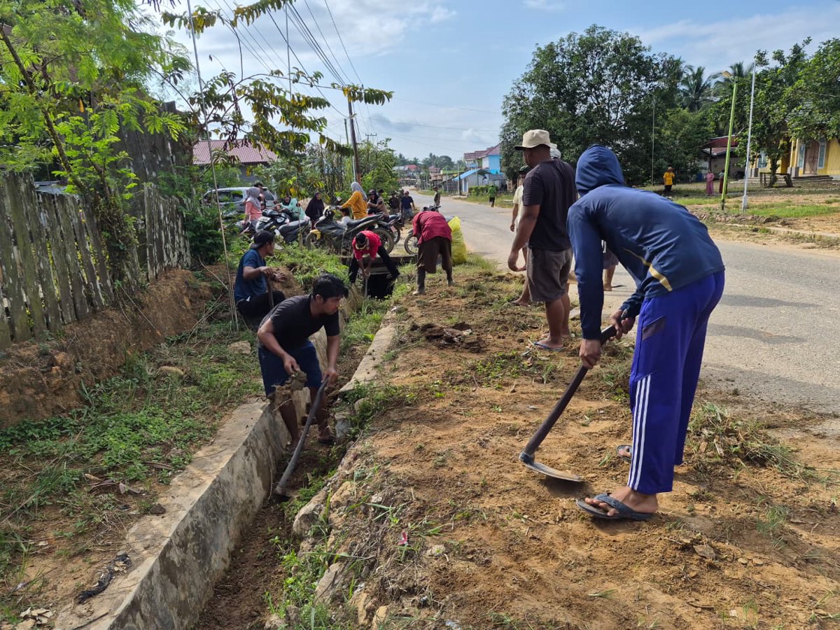 Gotong Royong RT 04 DAN RT 05 Desa Mukti Jaya
