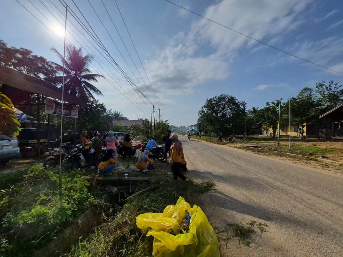 Gotong Royong RT 04 DAN RT 05 Desa Mukti Jaya