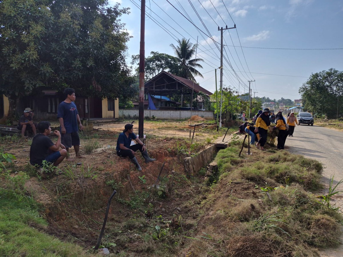 Gotong Royong RT 04 DAN RT 05 Desa Mukti Jaya