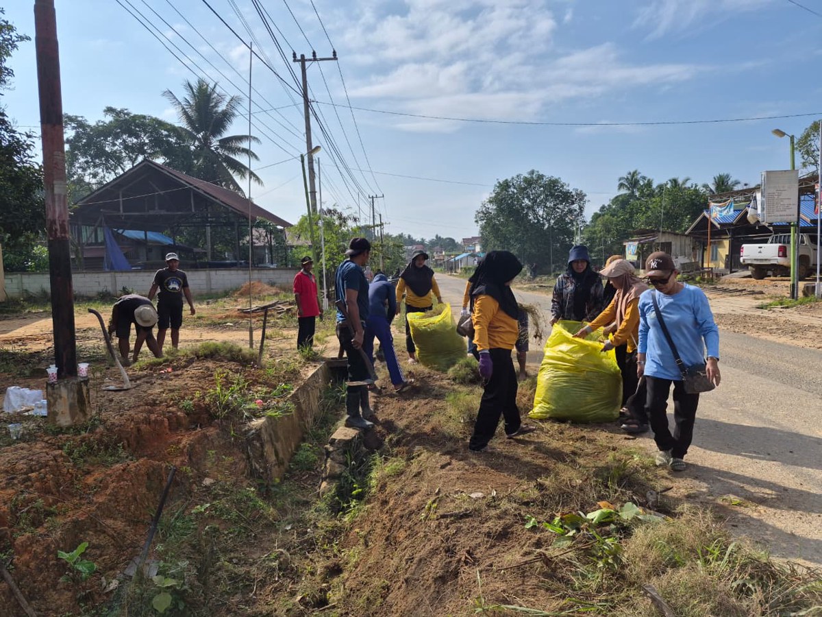 Gotong Royong RT 04 DAN RT 05 Desa Mukti Jaya