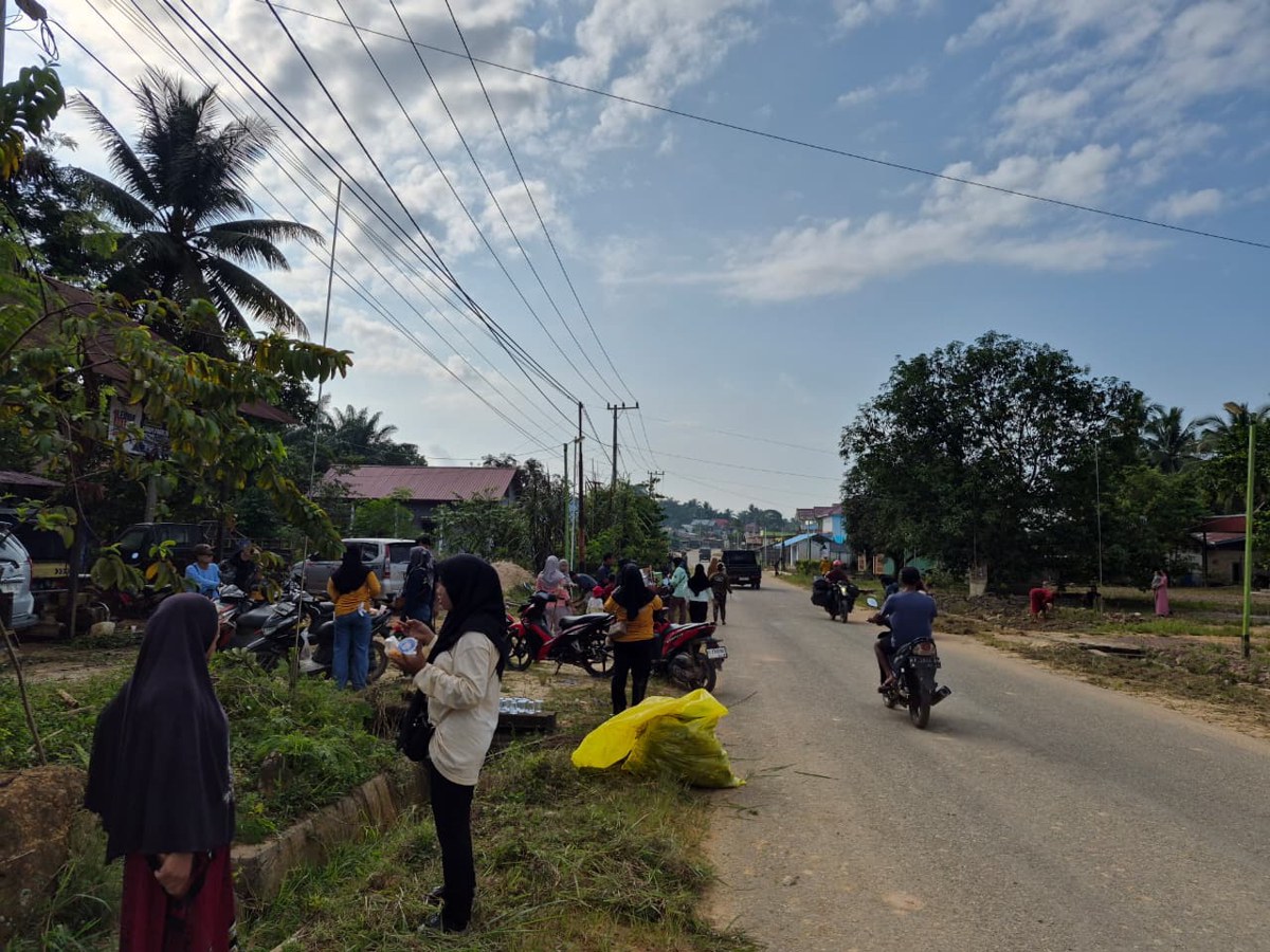 Gotong Royong RT 04 DAN RT 05 Desa Mukti Jaya