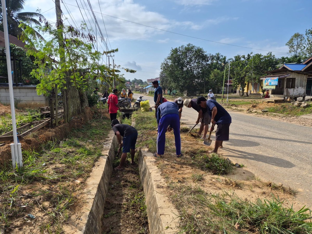 Gotong Royong RT 04 DAN RT 05 Desa Mukti Jaya