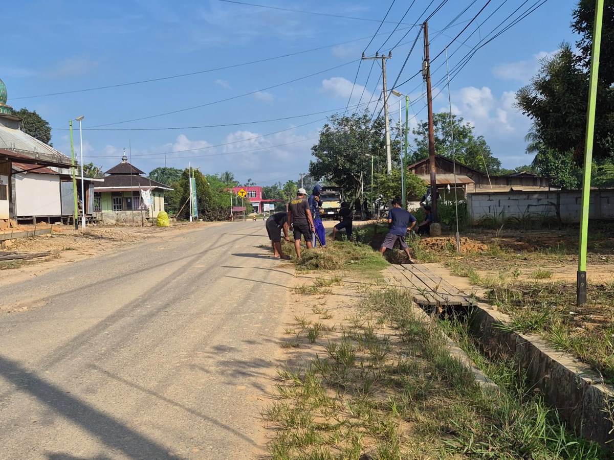 Gotong Royong RT 04 DAN RT 05 Desa Mukti Jaya